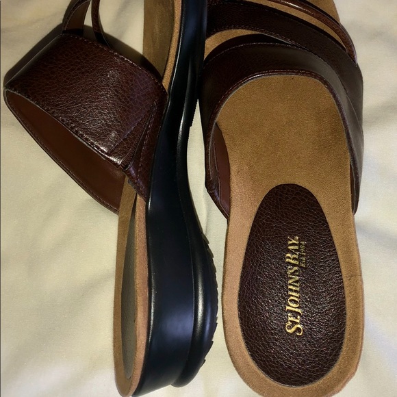 Sandals - Picture 4 of 4
